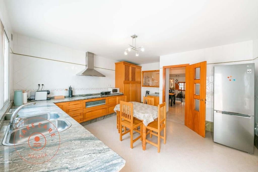 Spacious Home With Lovely Garden - Tcm 林孔-德拉维多利亚 外观 照片